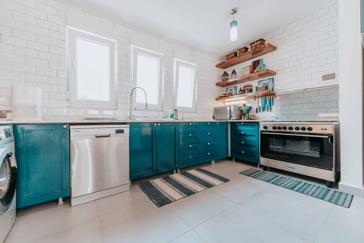 How to Style Open Shelves Without Clutter: A 5-Step Checklist