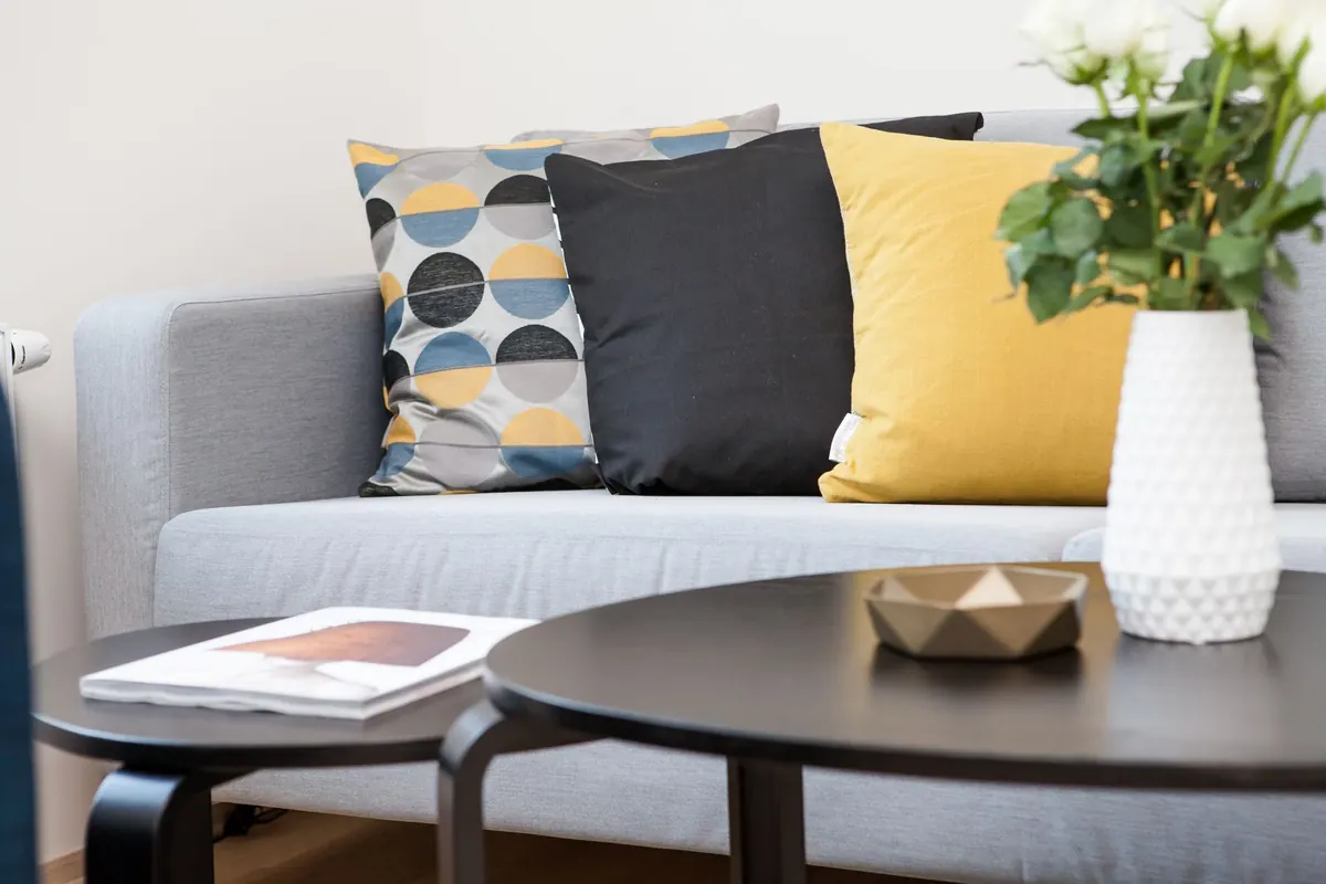 Rental Decorating Without Drilling: Removable Ideas for Walls and Lighting